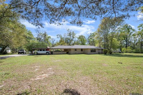 907 E Bayou Narcisse St, Gonzales, LA, 70737-2327 | Card Image