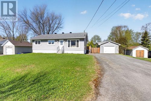 2206 Laurentian Cres, Val Caron, ON, P3N1L8 | Card Image