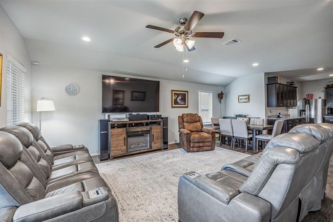4030 Country Club Dr, House other with 4 bedrooms, 2 bathrooms and 2 parking in Baytown TX | Image 12