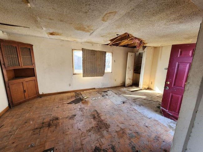 1511 Gray St, House other with 3 bedrooms, 1 bathrooms and null parking in Plainview TX | Image 4