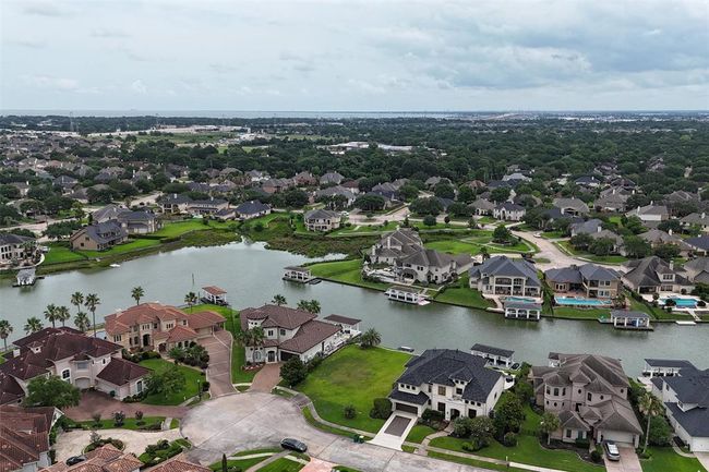 10, 000 sq ft cul de sac lot with immediate water access to Clear Lake and Galveston Bay! | Image 24