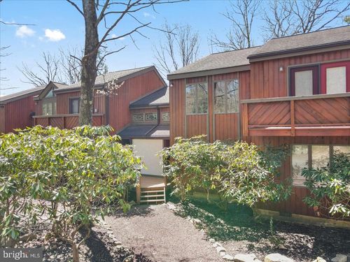 35 Falcon Run, Lake Harmony, PA, 18624-3303 | Card Image