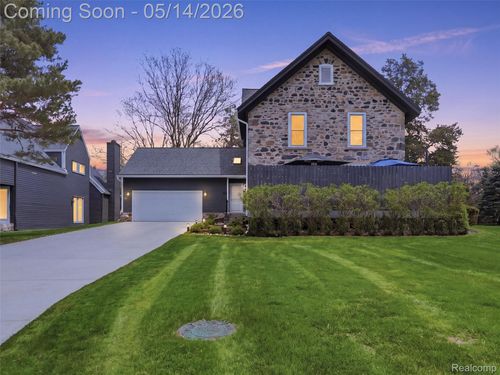 7475 Pinehurst Cir, Bloomfield Hills, MI, 48301-4034 | Card Image