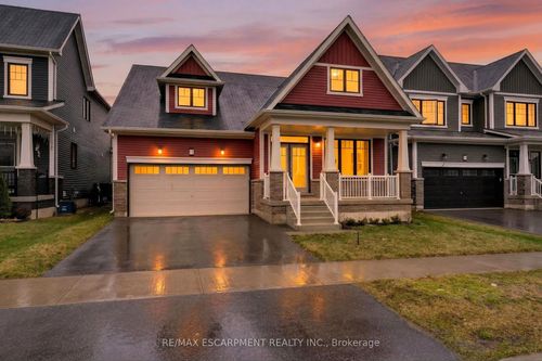 11 Frontier Dr, Thorold, ON, L2V0K3 | Card Image