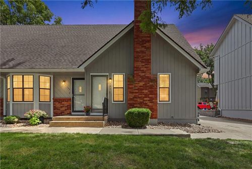 131 Sw Donovan Rd, Lee's Summit, MO, 64063-2169 | Card Image