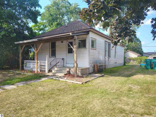 853 Shady Shore Dr, Bay City, MI, 48706-1953 | Card Image