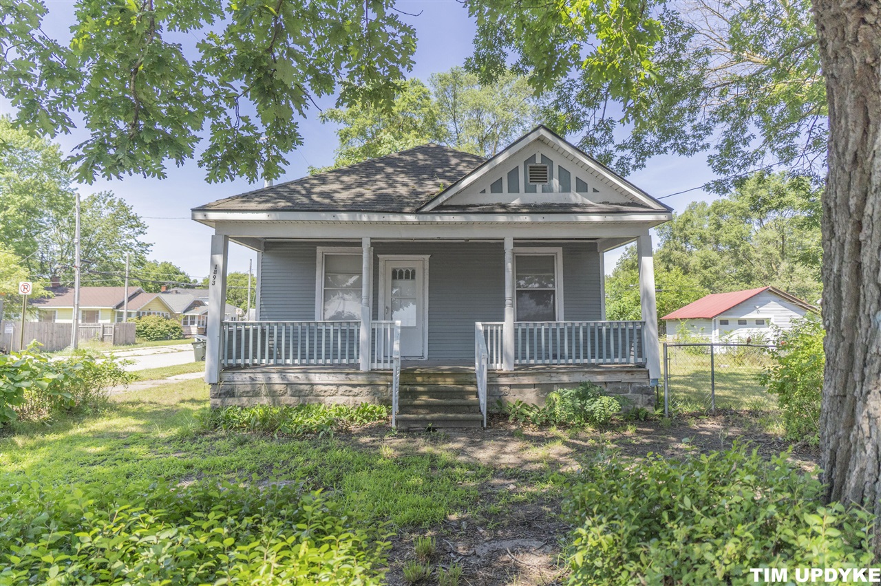 Henry St, Muskegon, MI 49441