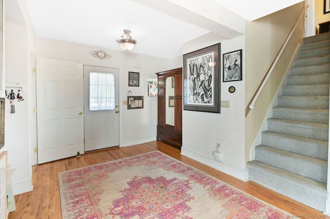 Side entry foyer | Image 15