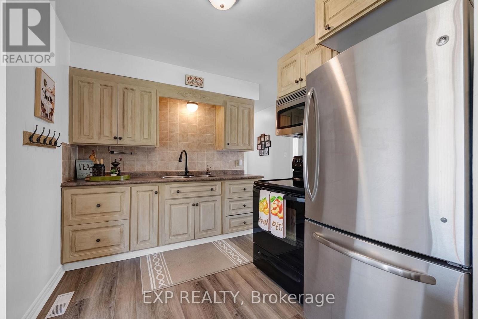 Residential in Innisfil (Stroud) 4