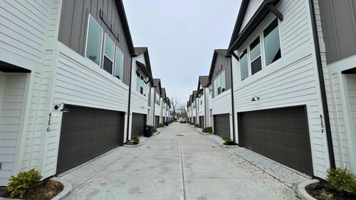 e-615 Northew St, Houston, TX, 77091-4376 | Card Image