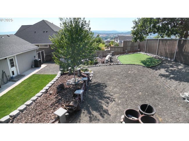 1019 Azure Way, House other with 3 bedrooms, 2 bathrooms and 2 parking in Eagle Point OR | Image 42