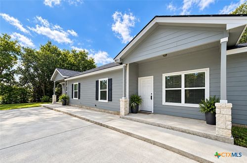 911 E Seideman St, Seguin, TX, 78155 | Card Image