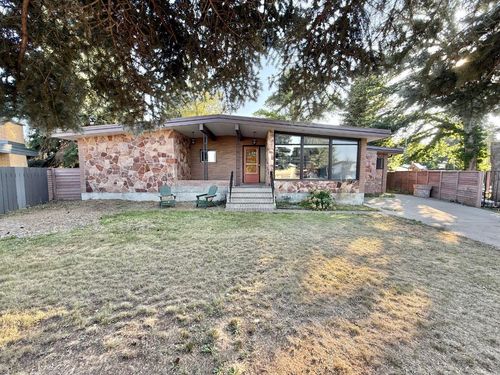 15 Laurel Place W, Brooks, AB, T1R1C8 | Card Image