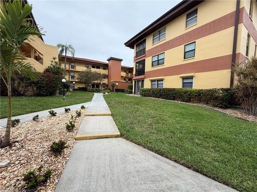 521-6136 Whiskey Creek Dr, FORT MYERS, FL, 33919-8731 | Card Image
