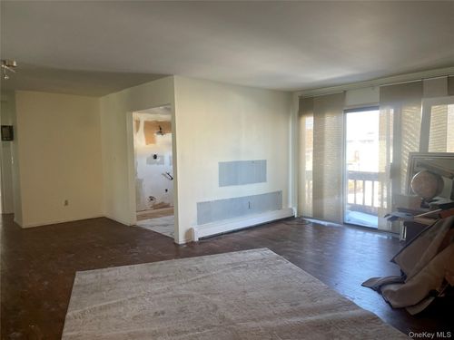 194-194 Sneden Pl W, Spring Valley, NY, 10977-3971 | Card Image