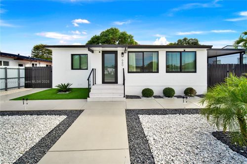 660 E 38th St, Hialeah, FL, 33013-2849 | Card Image