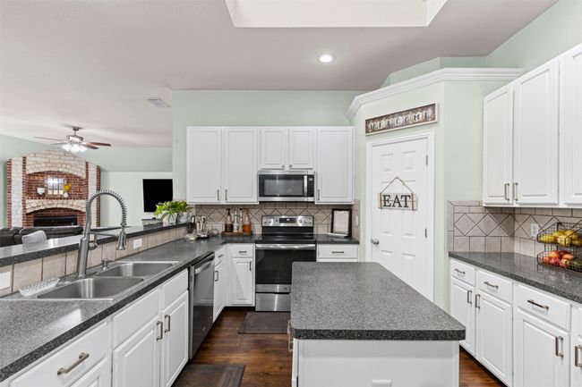 3008 Running Brook Dr, House other with 4 bedrooms, 2 bathrooms and null parking in Joshua TX | Image 17