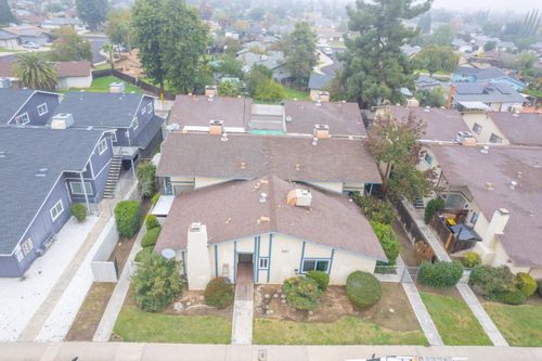 541 W Ashlan Ave, Clovis, CA, 93612-4909 | Card Image