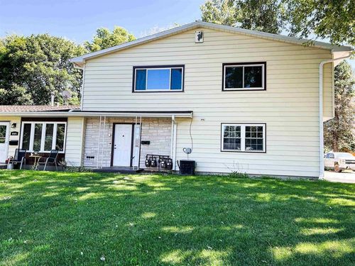3-104 E Ave, Grundy Center, IA, 50638-1926 | Card Image