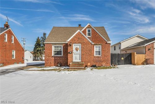 931 E 214th St, Cleveland, OH, 44119-2419 | Card Image