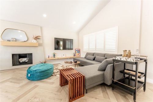 575 N Burton Way, Palm Springs, CA, 92262 | Card Image