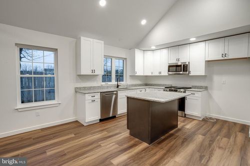 48 Pine St, Beverly, NJ, 08010-3517 | Card Image