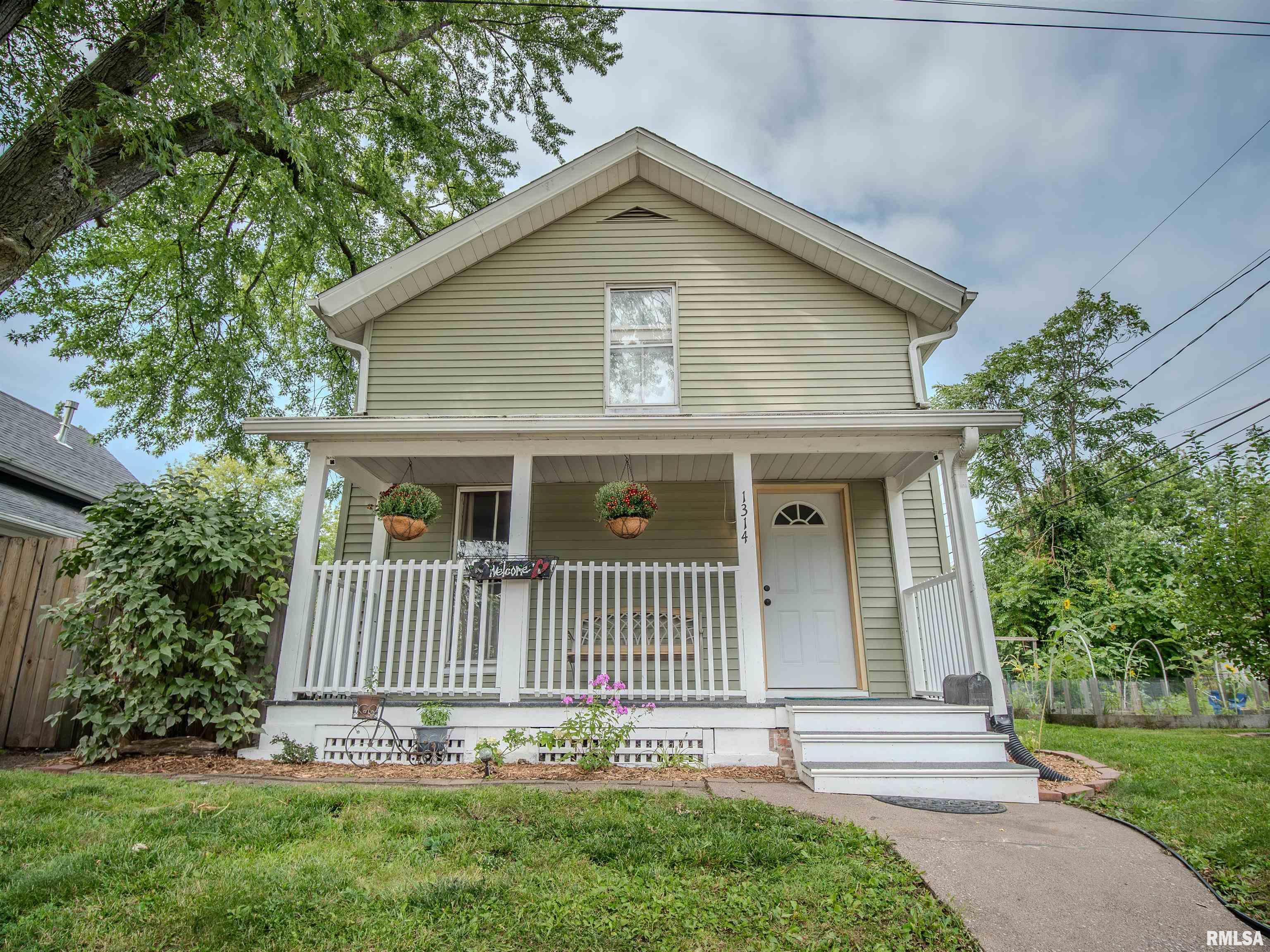 Carey Ave, Davenport, IA 52803