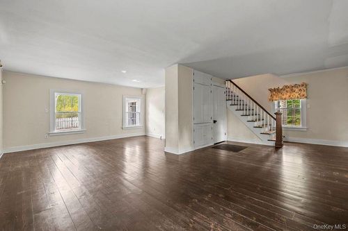 127 Route 100, Somers, NY, 10589-2811 | Card Image