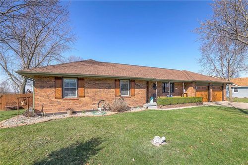1004 N King Ave, Harrisonville, MO, 64701-1493 | Card Image