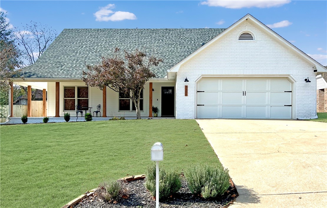 Southridge Dr, Fayetteville, AR 72703