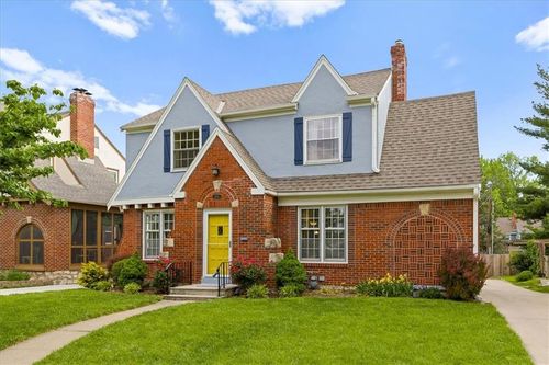 636 E 74th St, Kansas City, MO, 64131-1633 | Card Image