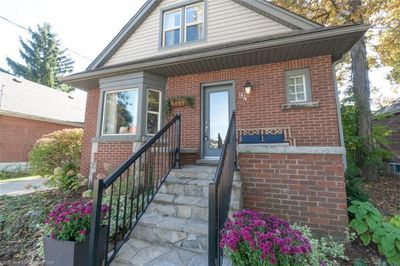 94 Queensdale Ave E, House other with 3 bedrooms, 3 bathrooms and 4 parking in Hamilton ON | Image 1