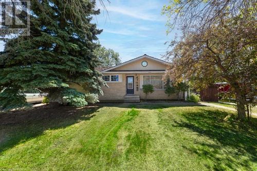 4719 37 St, Lloydminster, SK, S9V0A5 | Card Image