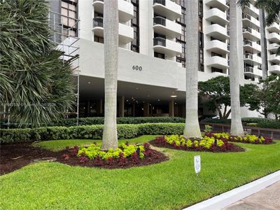 809 - 600 Biltmore Way, Condo with 2 bedrooms, 2 bathrooms and null parking in Coral Gables FL | Image 1