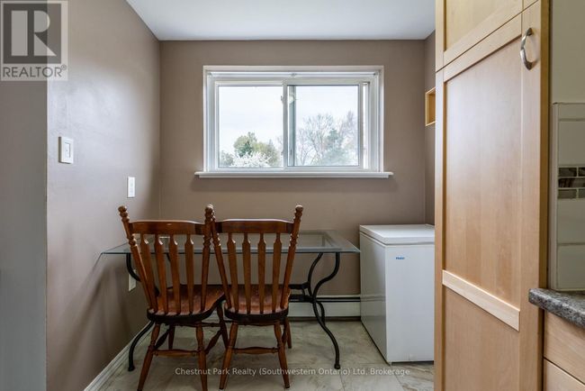 7 - 37 Conroy Cres, Condo with 2 bedrooms, 1 bathrooms and 1 parking in Guelph ON | Image 16