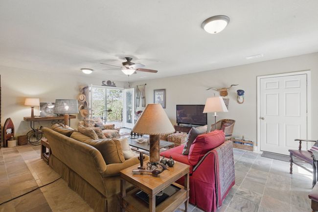 Windows provide plenty of light and breezes on cooler days. | Image 19