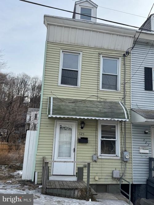 525 E Market St, POTTSVILLE, PA, 17901-2716 | Card Image