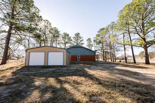 111 Jameson Dr, Wynnewood, OK, 73098-9561 | Card Image