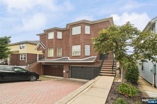 110 E Edsall Ave, Palisades Park, NJ, 07650-1423 | Card Image