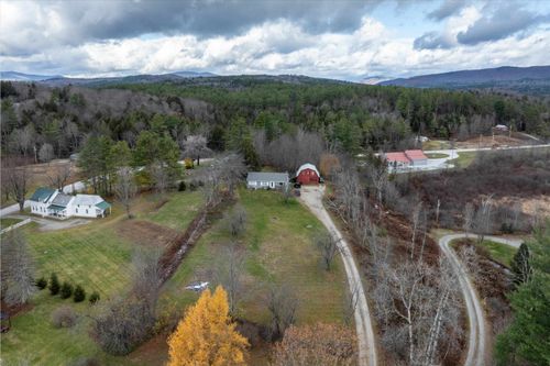 135 Overlook Dr, Londonderry, VT, 05148-9546 | Card Image