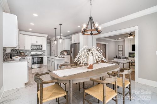 7221 Static Way, Sherrills Ford, NC, 28673-8365 | Card Image