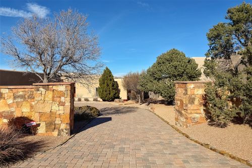 50 Paseo Aragon, Santa Fe, NM, 87506-2119 | Card Image