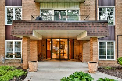 3A - 445 N Park Boulevard, Condo with 3 bedrooms, 2 bathrooms and 1 parking in Glen Ellyn IL | Image 2