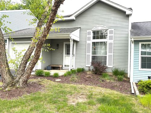 413 Lauren Ln, Island Lake, IL, 60042-9005 | Card Image
