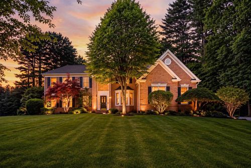 33 Marston Dr, Bedford, NH, 03110-4338 | Card Image