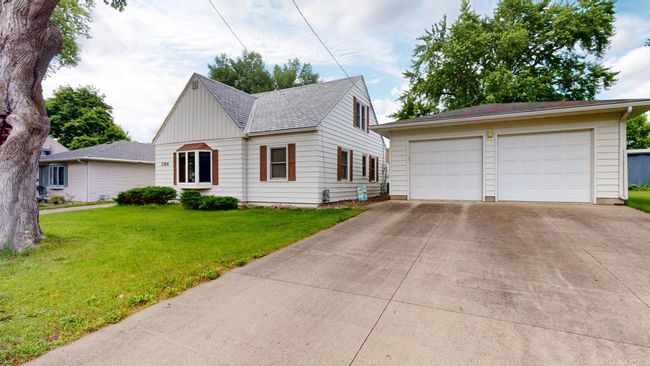Front Garage | Image 26