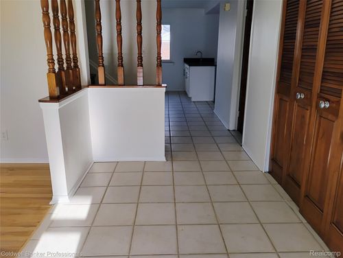 20240 Wildhern St, Southfield, MI, 48076-1738 | Card Image