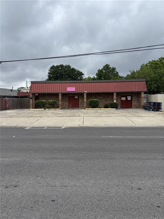 2025 Whitney Ave, Gretna, LA 70056
