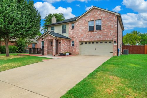 605 Erica Ln, Euless, TX, 76039-3774 | Card Image