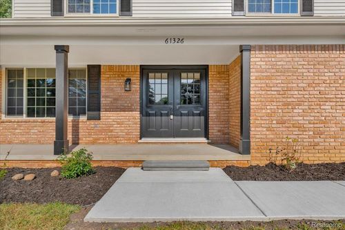61326 Woodstock Ct, Washington Township, MI, 48094-1152 | Card Image